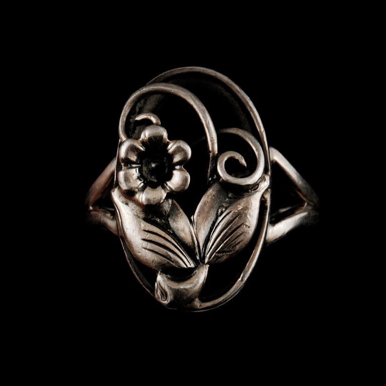 ÖRHÄNGEN, ett par, samt RING, silver, Stockholm, 1954. Vikt 13 g.