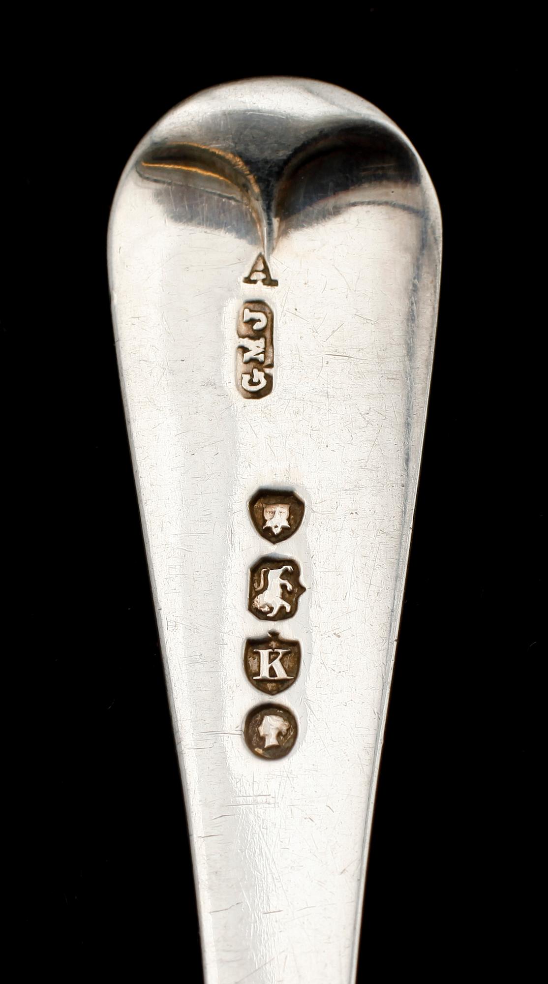 SKEDAR, 12 st, samt SOCKERTÅNG, London, 1800-tal. Tot vikt 244 g.