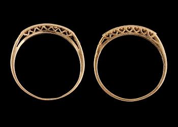 RINGAR, 1 par, 18K guld, diamanter, safirer och rubiner. Total vikt ca 4 g.
