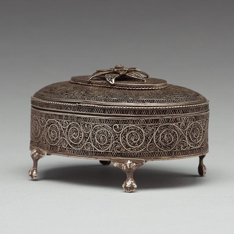 A Russian 19th century silver filigree box, unidentified makers mark, Moscow 1889.