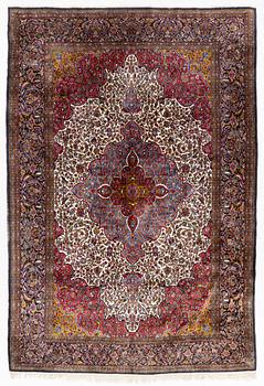 Matta, orientalisk silke, ca 269 x 184 cm.