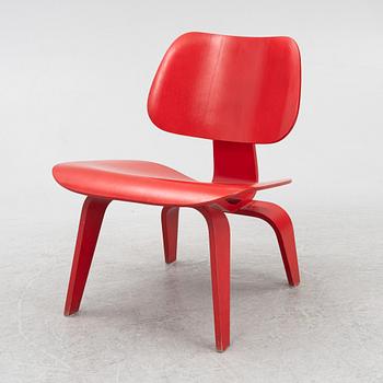 Charles & Ray Eames, fåtölj, "LCW", Vitra, daterad 2003.