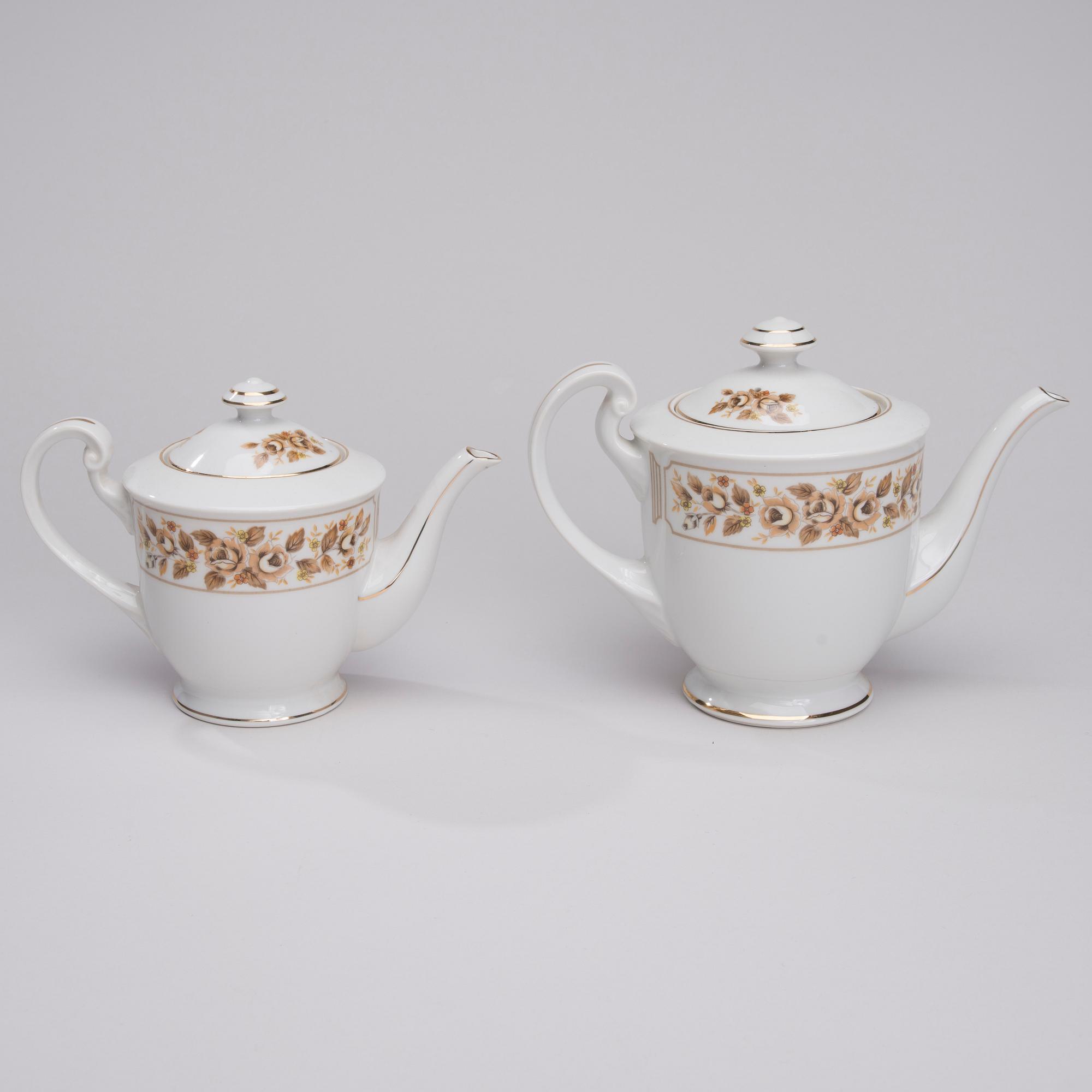 SERVIS, ca 66 delar, "Sone" porslin, Japan 1900-tal.