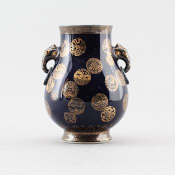 VAS, PORSLIN, Kina, möjligen 1900-tal.