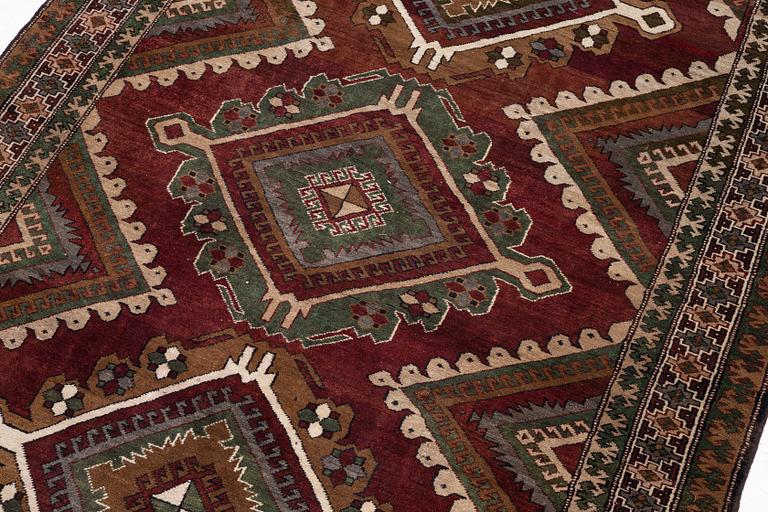 Matta, Kazak, ca 245 x 157 cm.