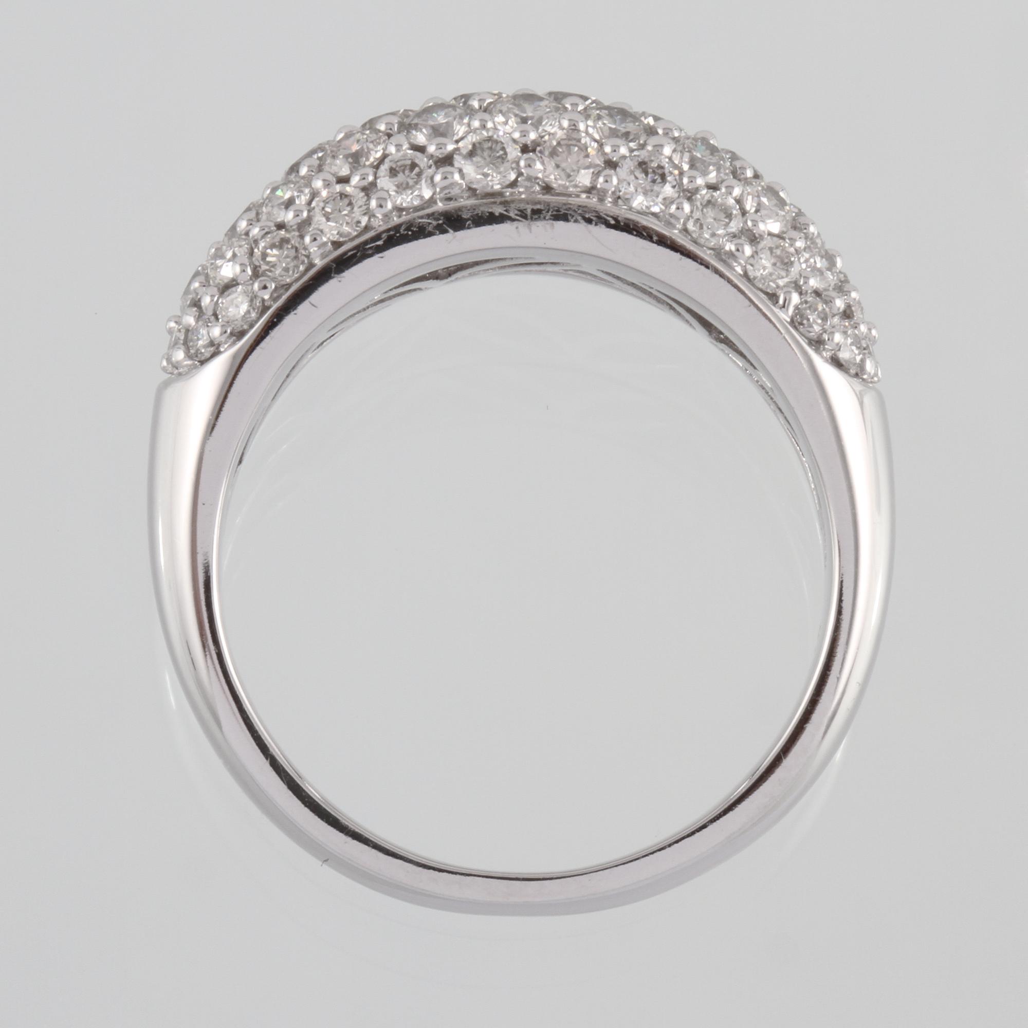 RING, 18k vitguld med 56 briljantslipade diamanter, totalt 1.69 ct. Vikt 7 g.