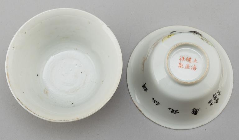 SIX CHINESE PORCELAIN BOWLS. 19th/20th century.