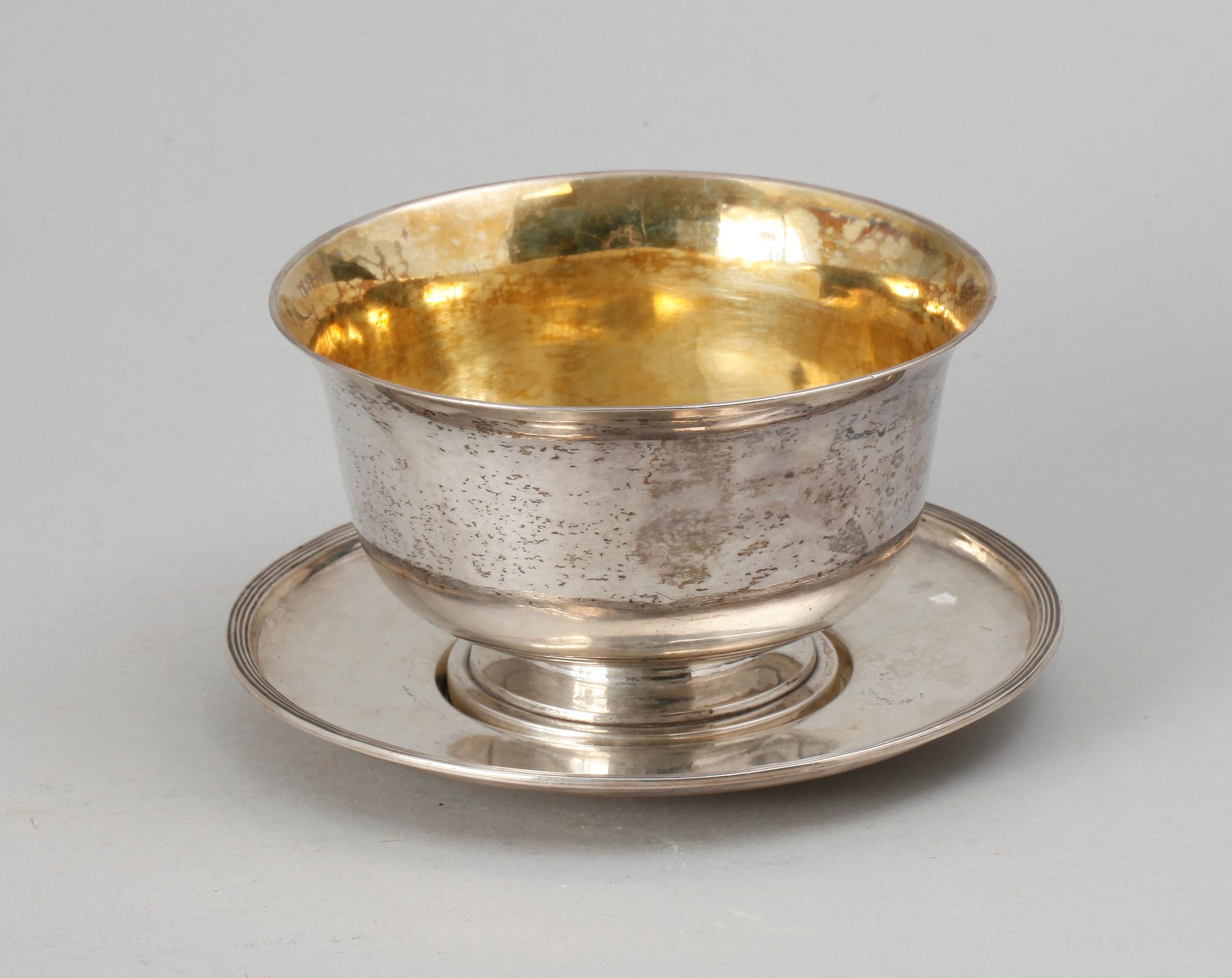 SÅSSKÅL MED FAT, silver, Adolf Zethelius resp Joachim Flodin, Stockholm 1820. Totalvikt 420 gram.