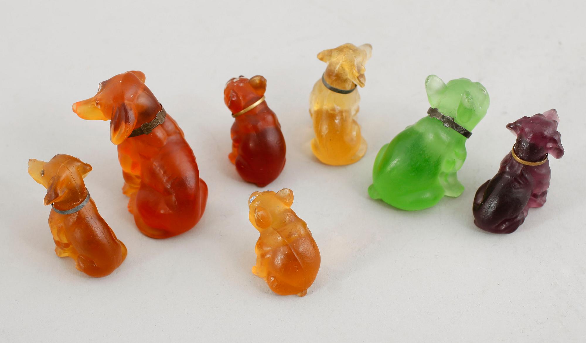 FIGURER, 7 st, glas, sekelskiftet 1900.