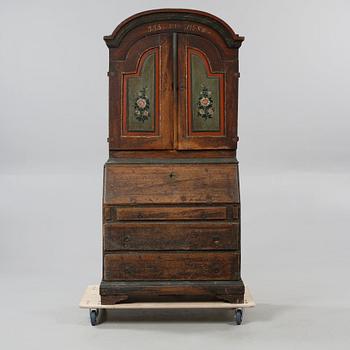 SKRIVSKÅP, allmoge, daterat 1810.