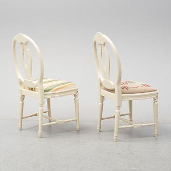 MATSALSGRUPP, gustaviansk stil, bord med 3 iläggskivor samt 10 stolar, 1900-talets andra hälft.
