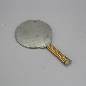 DOSOR samt HANDSPEGEL,1+2, tenn och silver, bland annat en dosa Jacob Engelberth Torsk, 1907, Stockholm. Vikt ca 130 g.