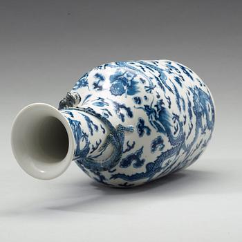 VAS, porslin. Qingdynastin, 1800-tal.