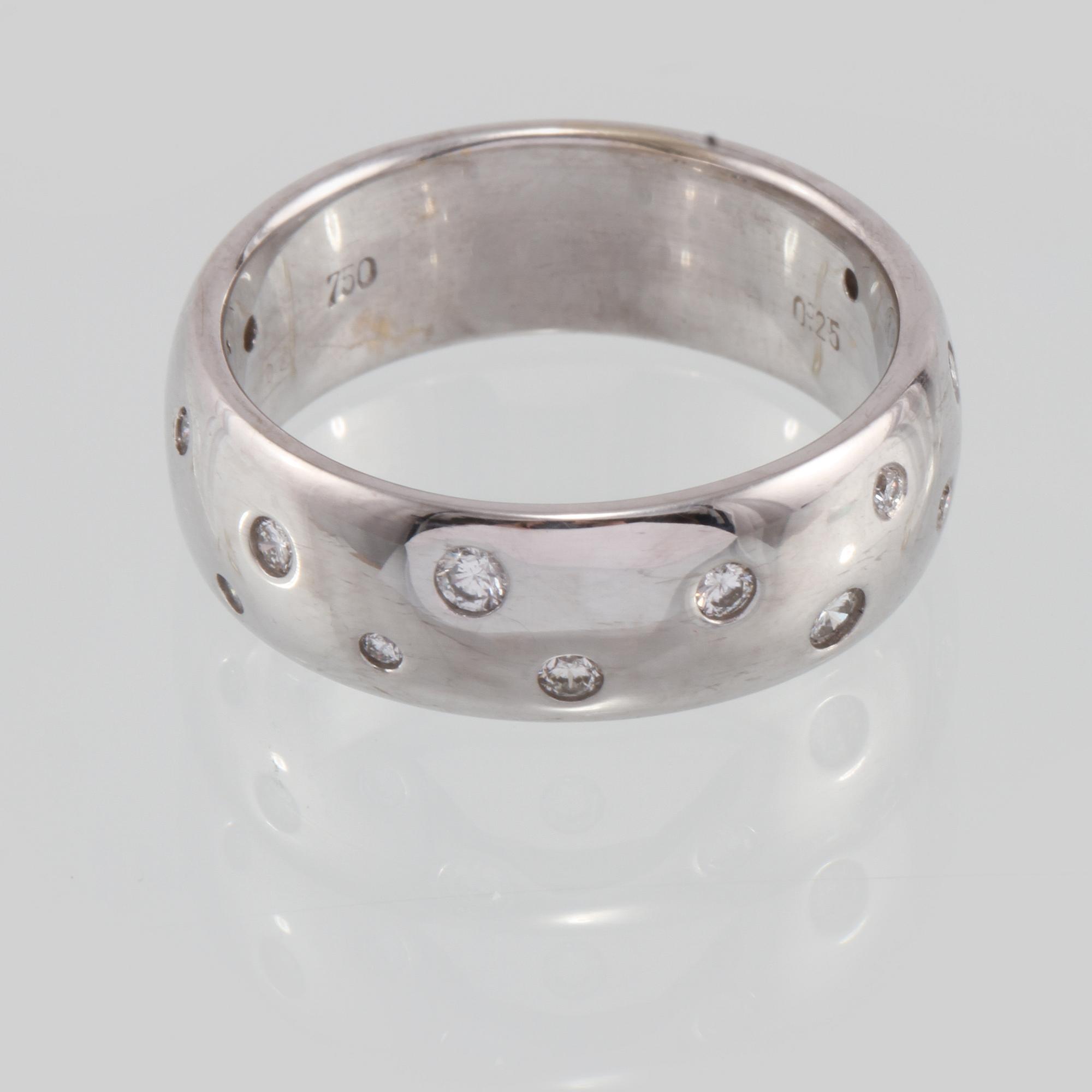 RING, 18K vitguld med briljantslipade diamanter 0.25 ct. Vikt 8,7 gram.