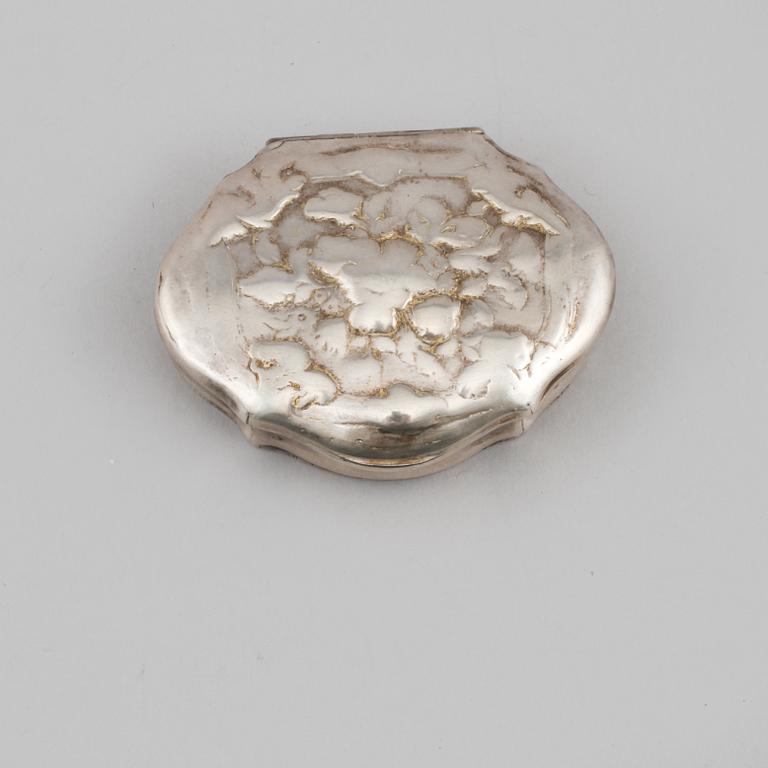 DOSA, silver, troligen 1800-tal, vikt 81 gram.