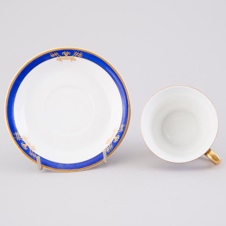 A 70-pcs set of dinnerware and for coffee, Arabia Finland 1932-1949.