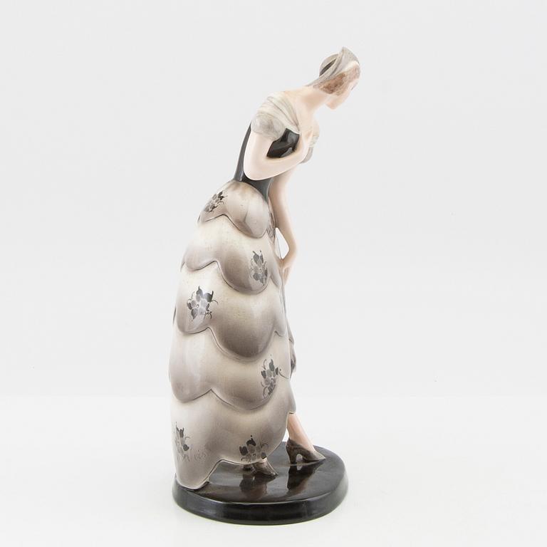 Claire Reis figurine, Goldscheider Austria, first half of the 20th century, signed.