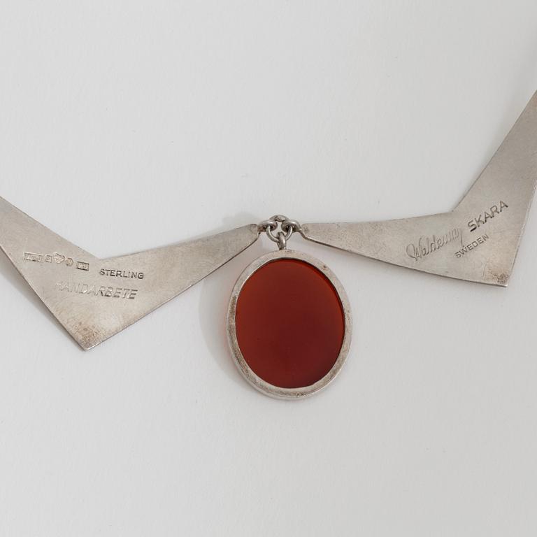 COLLIER, med karneol, Waldemar Jonsson, Skara, 1956.