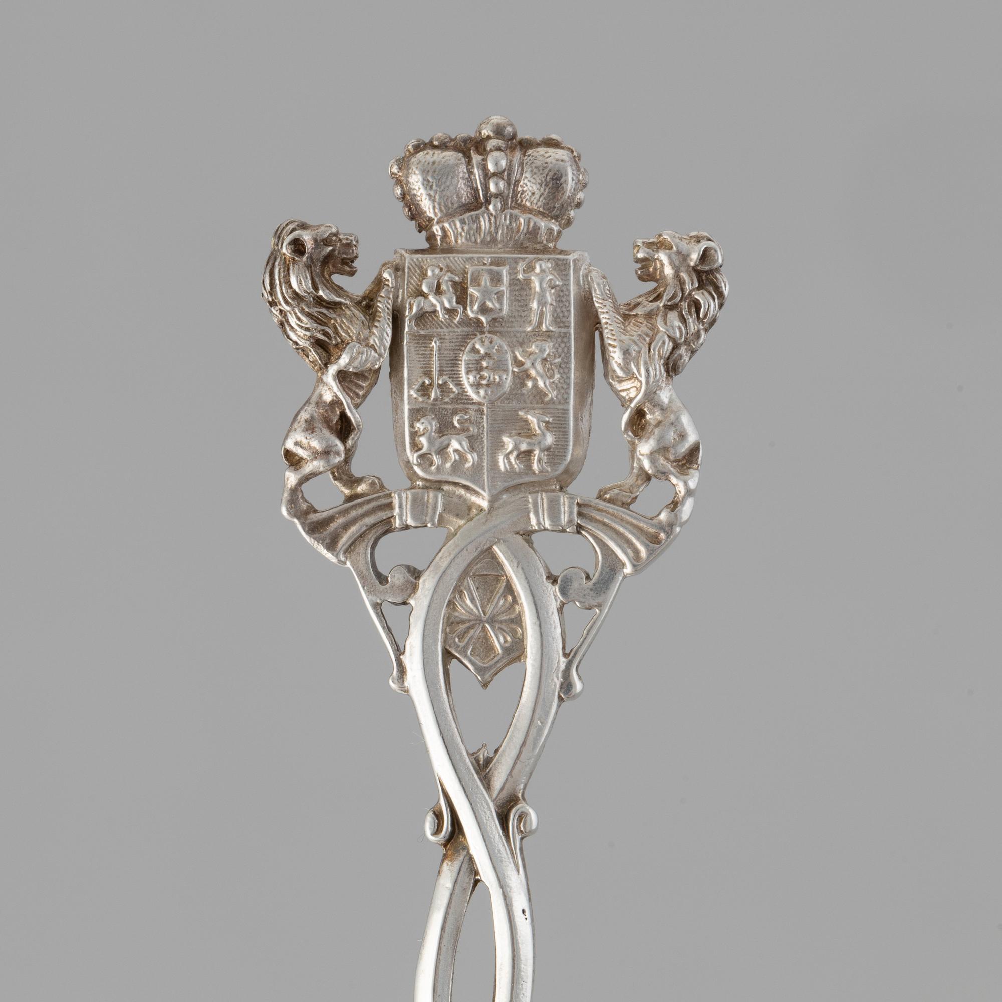 Firma Alexandre Gueyton, 12 st skedar, silver ur Youssopovs Skandinaviska servis, Paris, 1800-talets andra hälft,