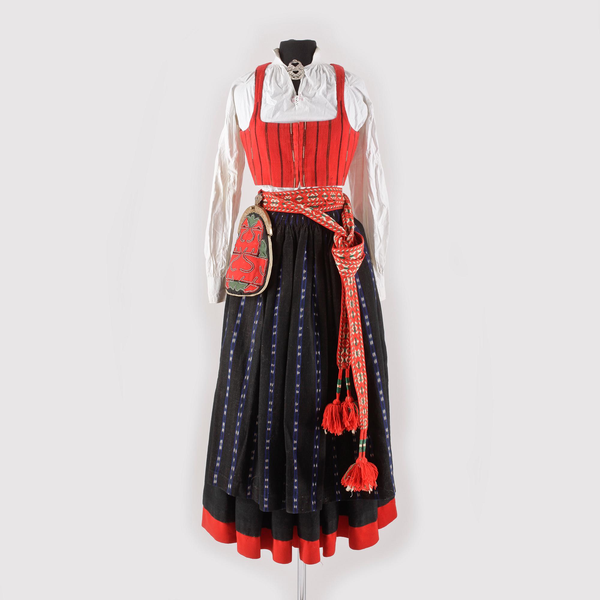 FOLKDRÄKT, Delsbo, 1898/1980-tal.