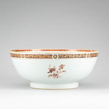 BÅLSKÅL, porslin. Kina, Qianlong(1736-1795).
