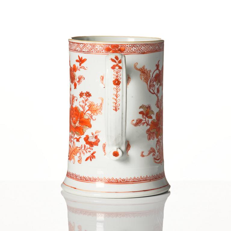 An iron red tankard, Qing dynasty, Kangxi (1662-1722).