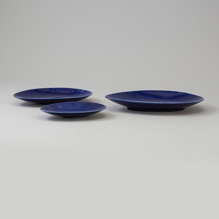 55 pcs of 'Blå Eld' porcelain service by Hertha Bengtsson fr Gustavsberg, second half of the 20th century.