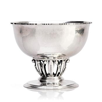 434. Georg Jensen, skål på fot, silver, design nr 19A, Köpenhamn 1917-1927.