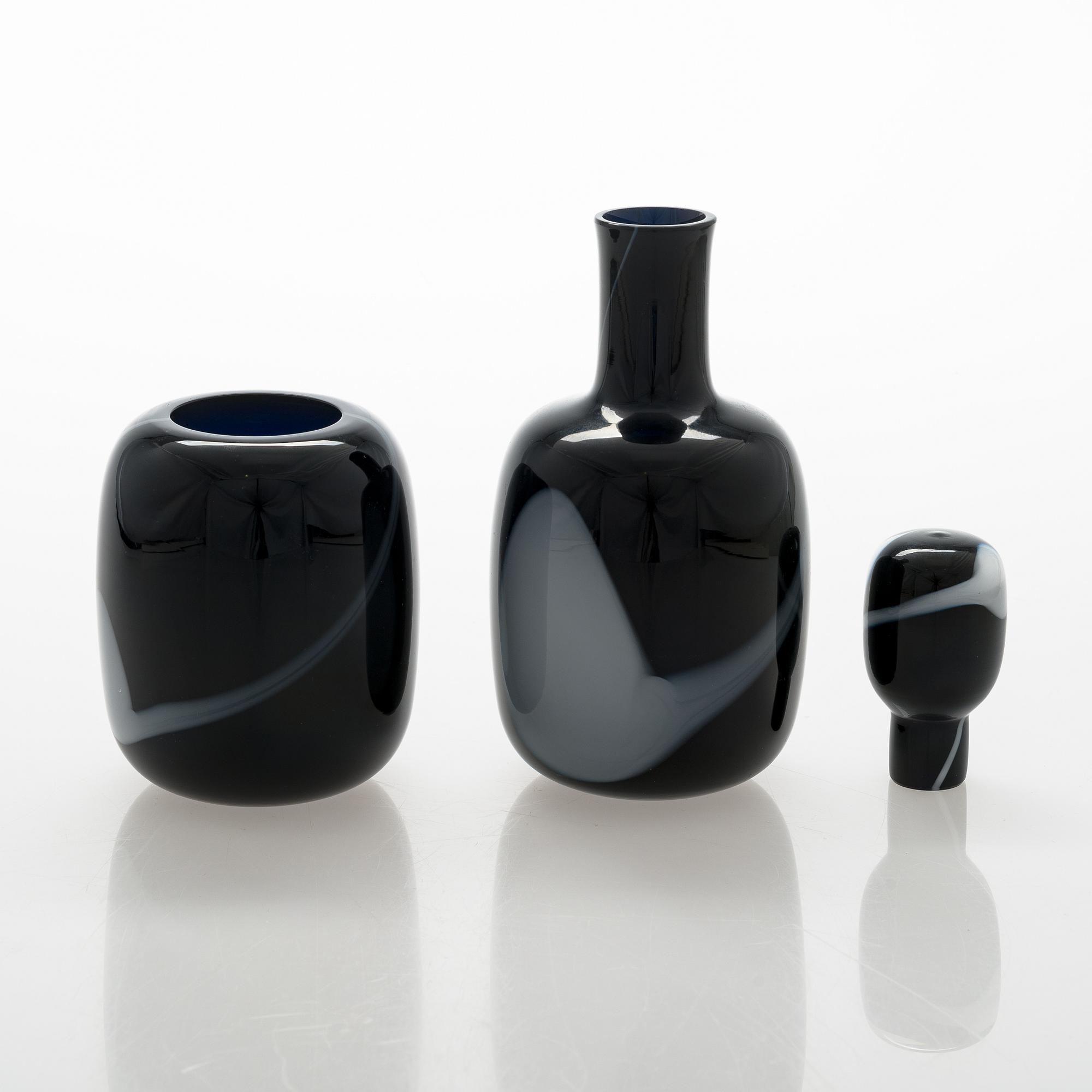 Timo Sarpaneva, A decanter and a vase "Blues". Signed.