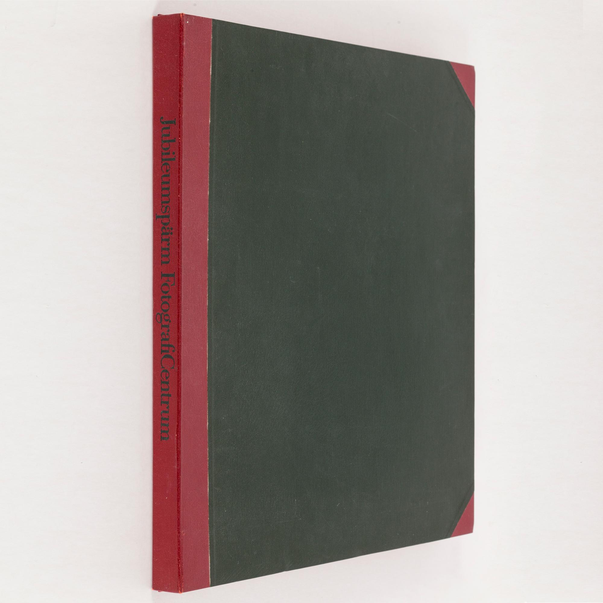 Portfolio with 10 photographs, numbered 66/110, Jubileumspärm Fotograficentrum.