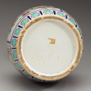 URNA, porslin. Sen Qingdynasti (1662-1912).