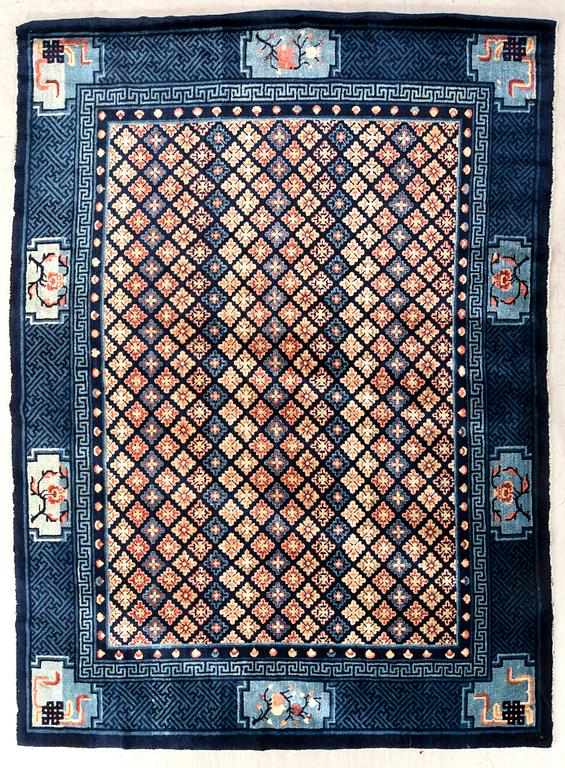 Rug China old/semi-antique approx. 203x280 cm.
