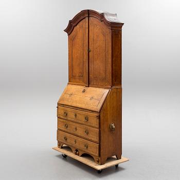 A first half of the 18th century oak writing cabinet.