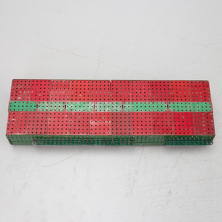 Meccano, locomotive and excavator.