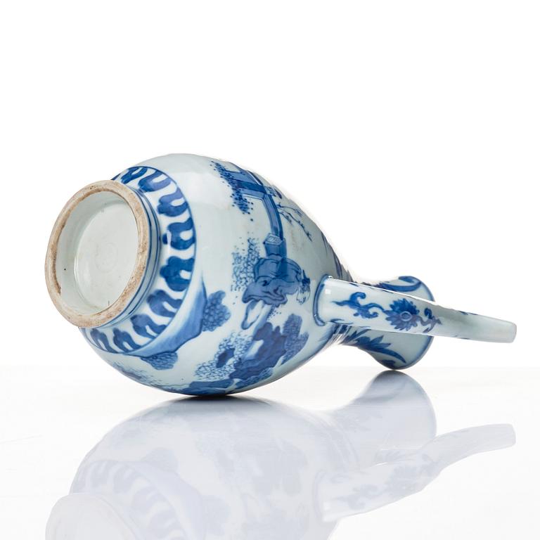 A blue and white Transition ewer, 17th Century.