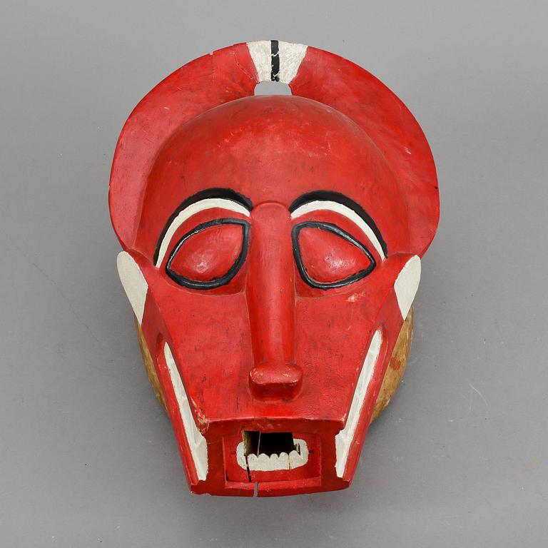 MASKER, 2 st, Västafrika, 1900-tal.