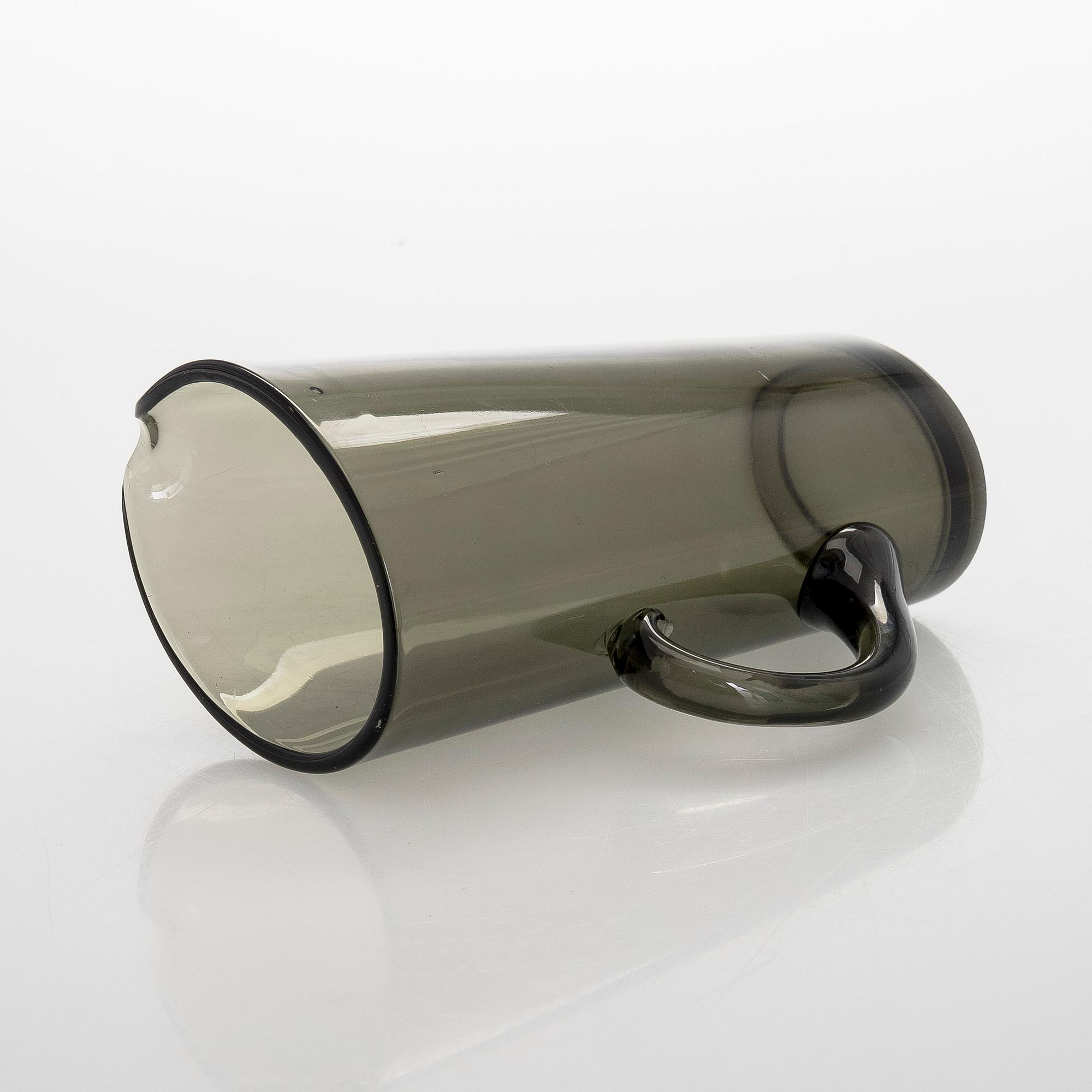 Kaj Franck, Drinking glasses, 18 pcs, 1725, "Trumpetti", and a jug, model 5605. Nuutajärvi Notsjö, Finland. 1960s.