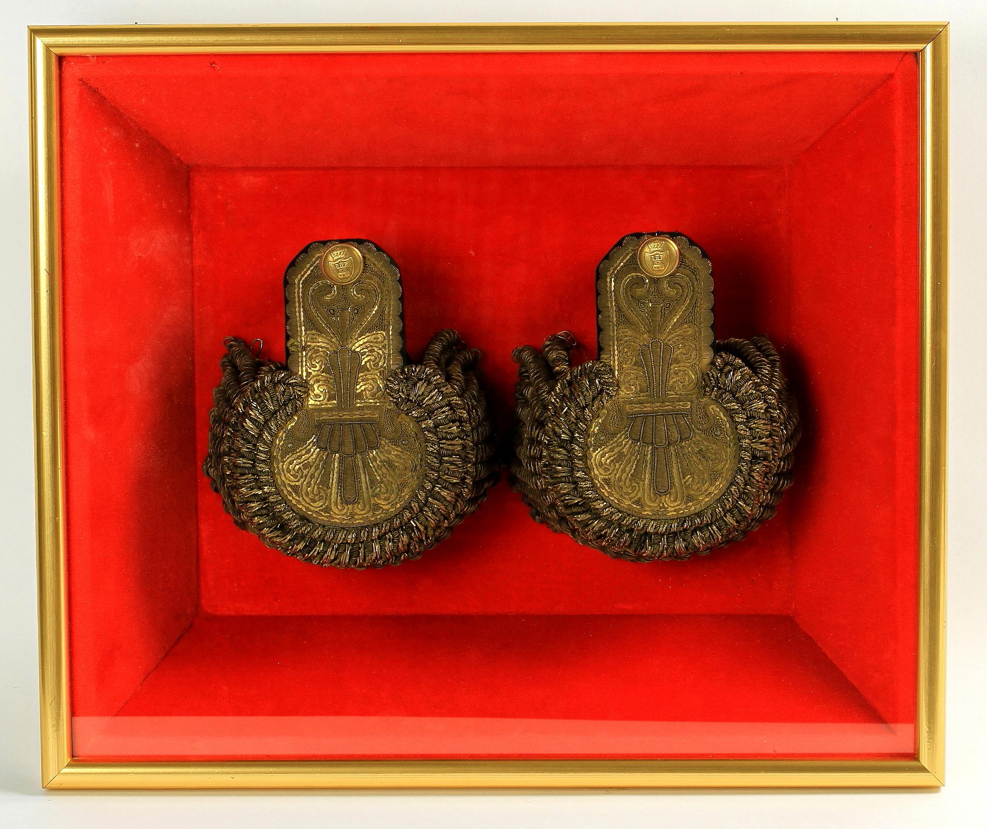 EPÅLETTER, ett par. 1800/1900-tal.