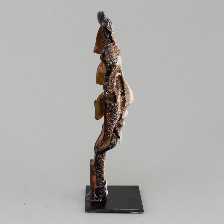 A signed glass sculpture by Bhörj Ekegren.
