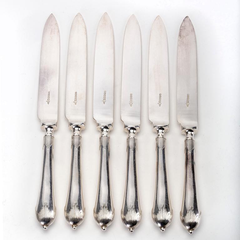 A set of 12 English epns dessert knives first half if the 20th century.