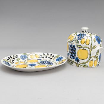BIRGER KAIPIAINEN, A lidded tureen and a serving dish of the 'Paratiisi' series for Arabia, Finland.