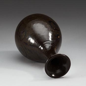 A brown glazed vase, Song dynasty. (960-1279).