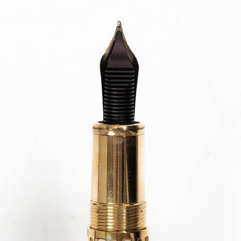 A Montblanc fountain pen, limited edition 'Pope Julius II' from the series 'Patrons of Art'.