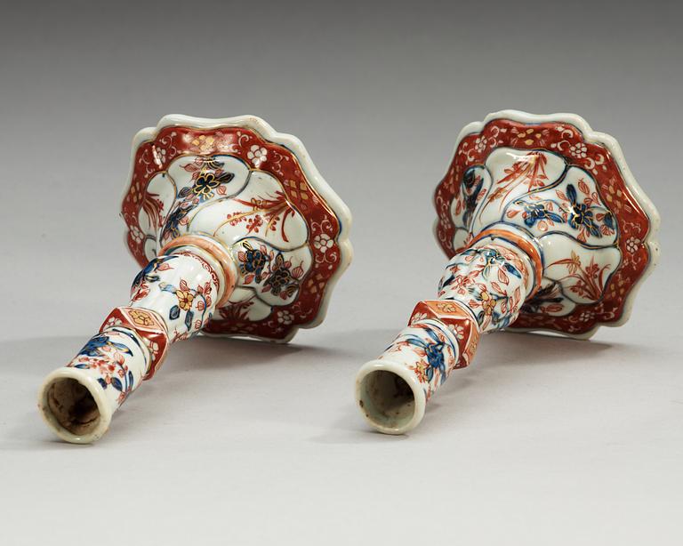 A pair of imari candle sticks, Qing dynasty, Kangxi (1662-1722).