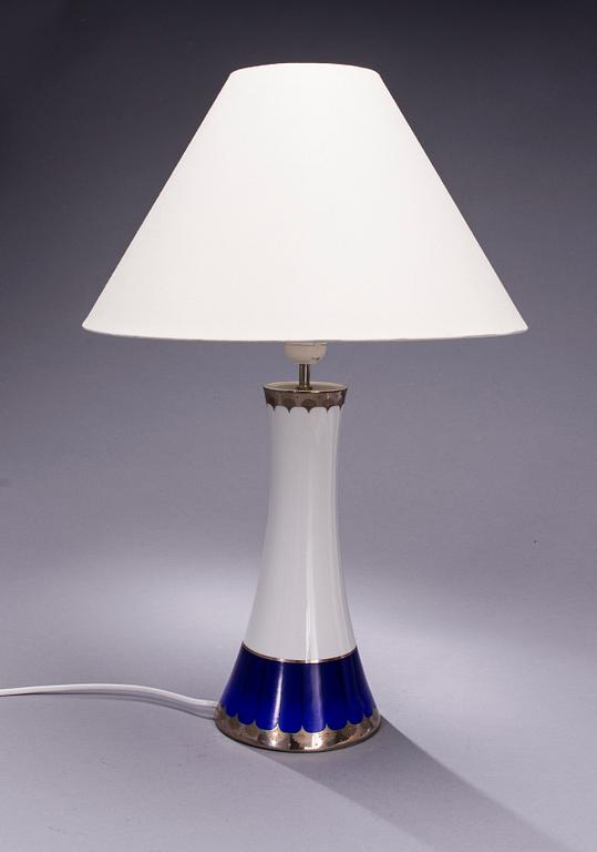 BORDSLAMPA, porslin, "Marianne" Sigvard Bernadotte, 1900-talets slut.