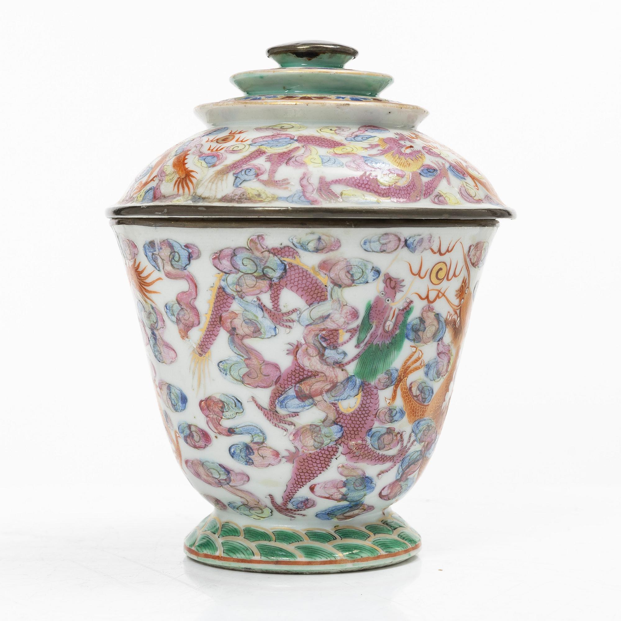 A Chinese famille rose 'dragon' jar with cover, for the Thai market, Qing dynasty, 19th century.