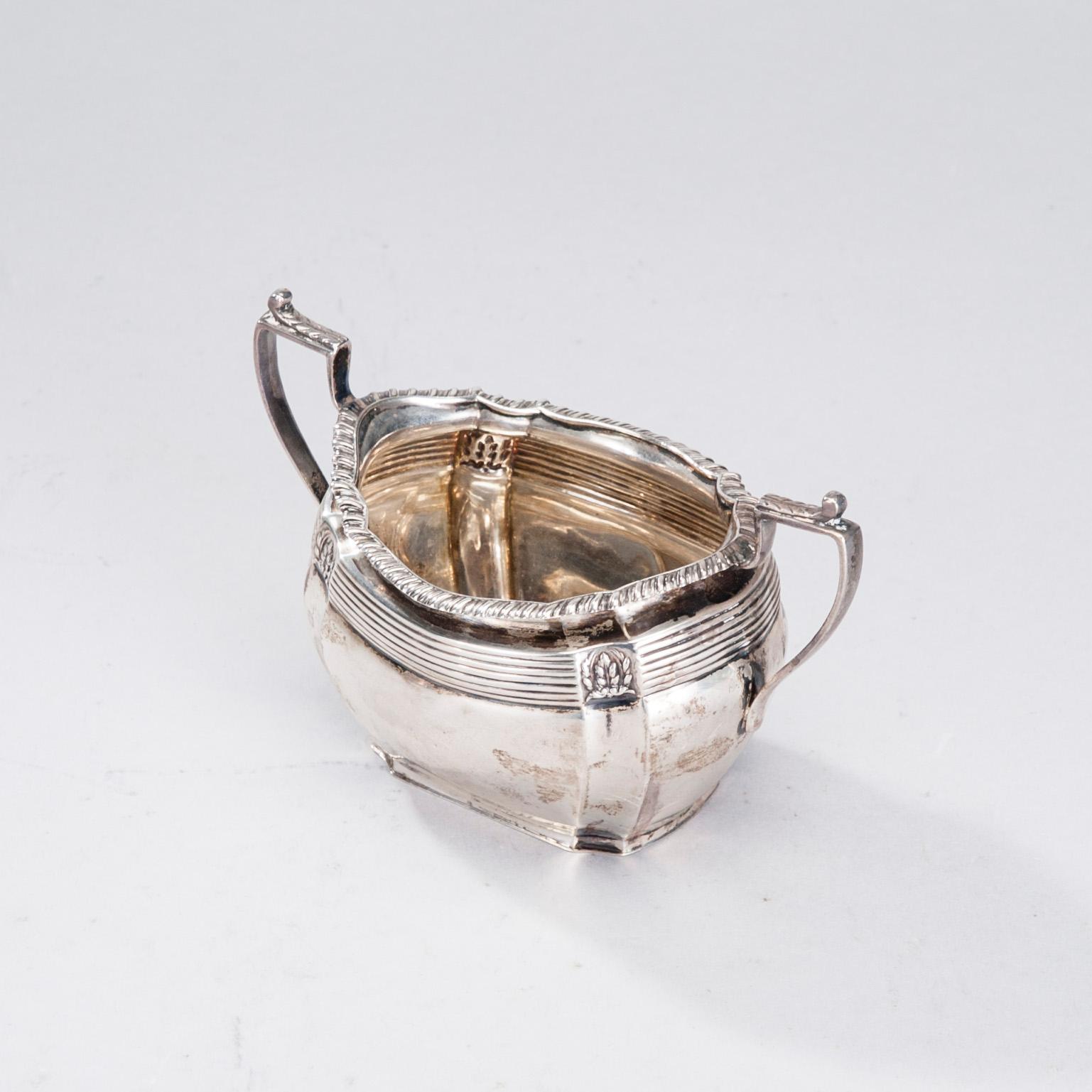 SOCKERSKÅL OCH GRÄDDSNÄCKA, sterling silver, Sheffield 1901. Vikt 230 g.