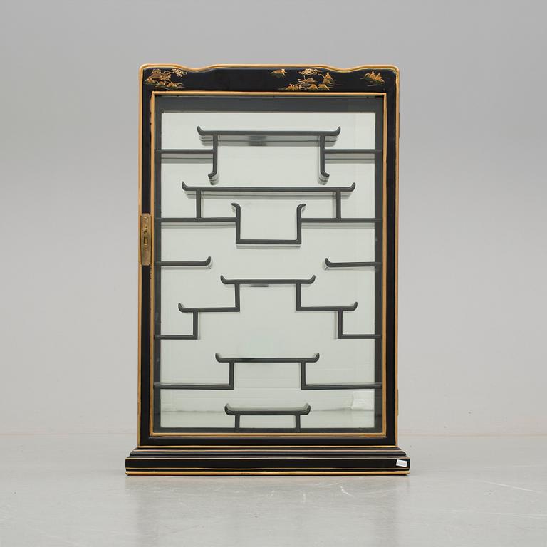 VÄGGSKÅP, Kina, 1900-tal.