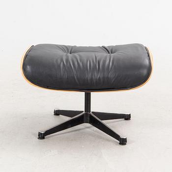 Charles and Ray Eames, fotpall till "Lounge chair" sent 1900-tal.