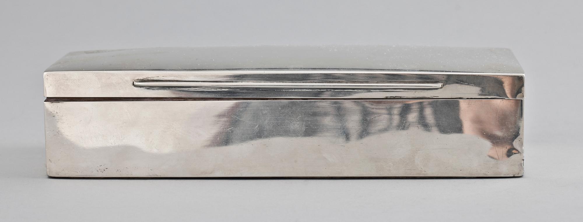 CIGARRLÅDA, silver, London 1894. Totalvikt ca 660 gram.